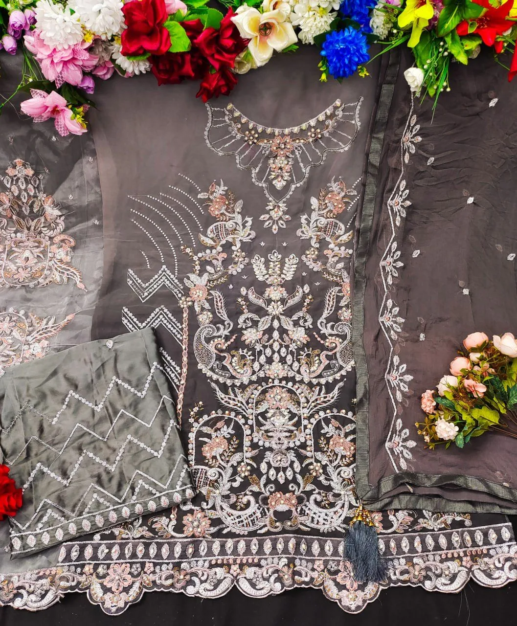 Beautiful Designer New Pakistani Dress Design 143